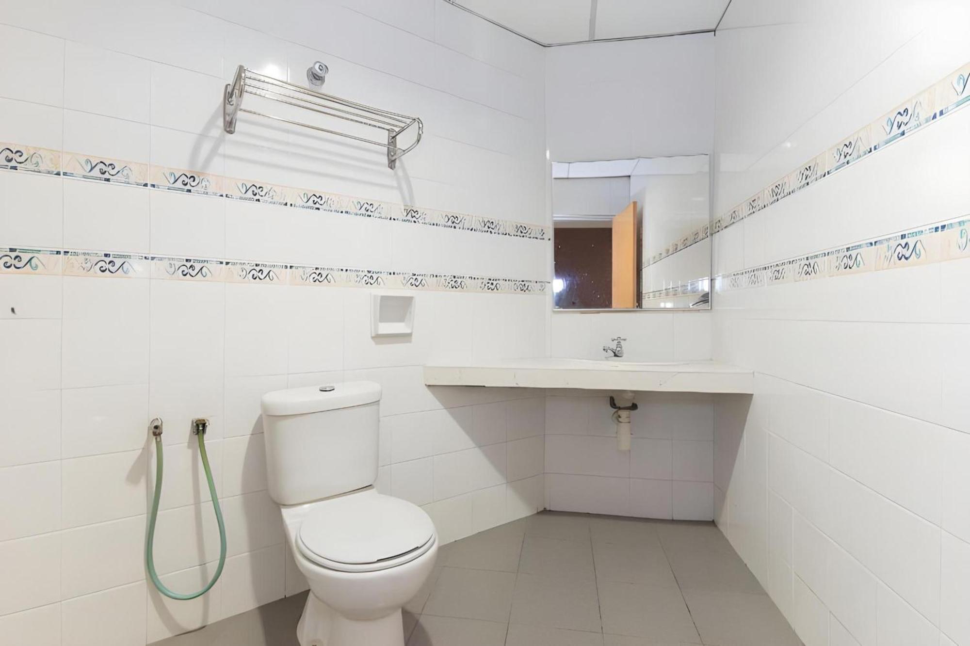 Super Oyo 447 Comfort Hotel Meru Kelang Zewnętrze zdjęcie