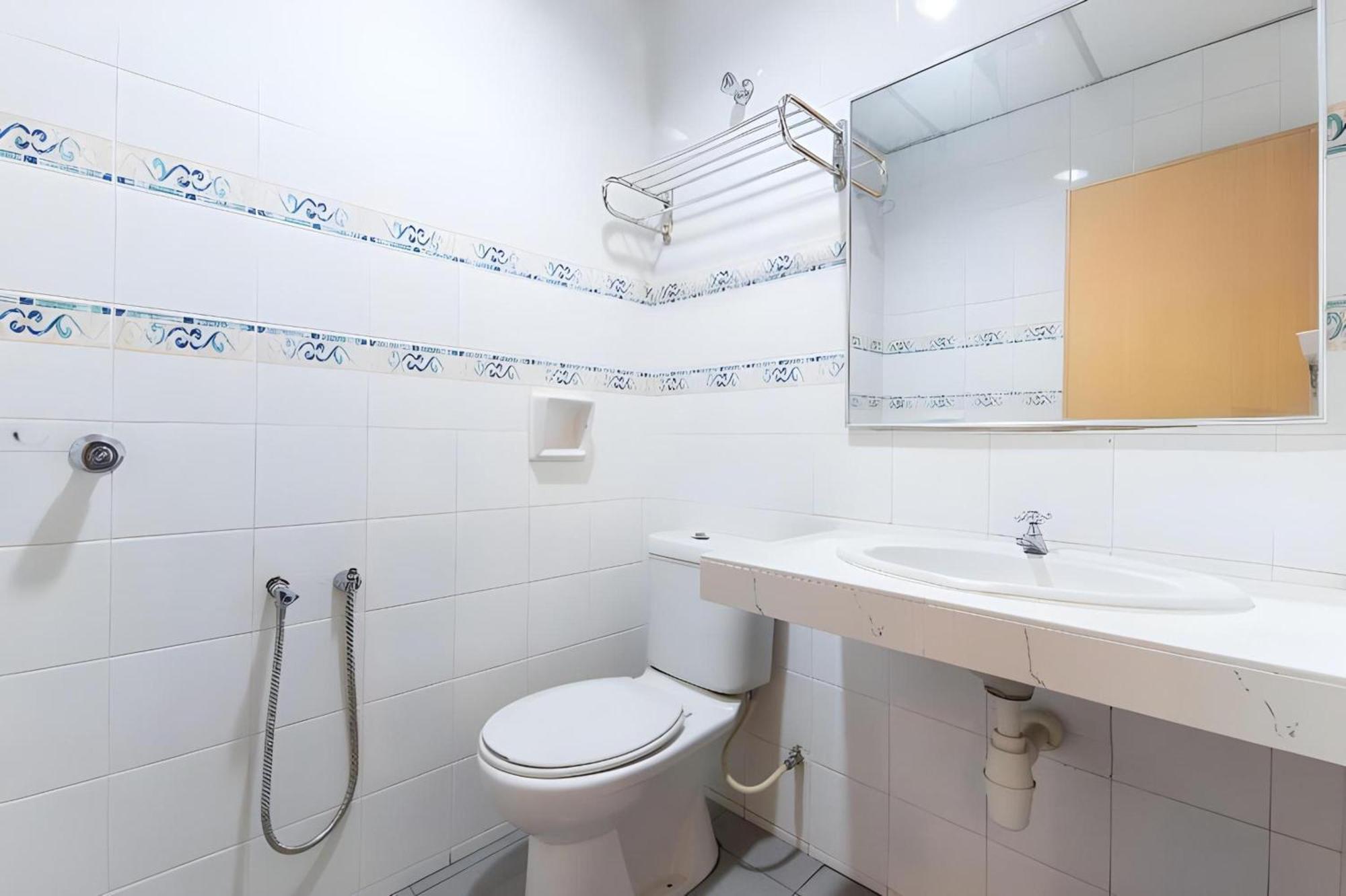Super Oyo 447 Comfort Hotel Meru Kelang Zewnętrze zdjęcie